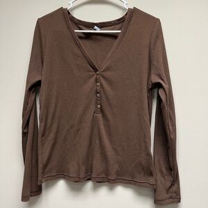 Large Old Navy long sleeve v-neck shirt